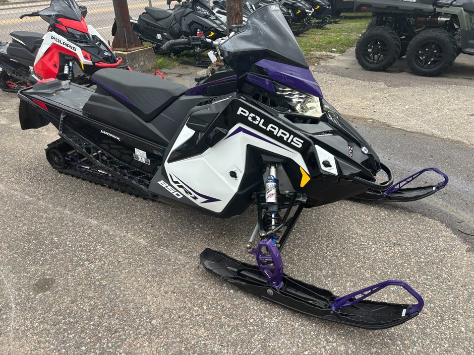 Polaris VR! 850 Patriote  2022