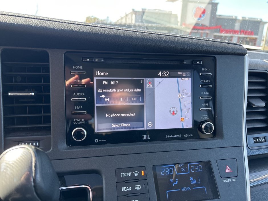 2020 Toyota Sienna SE-21