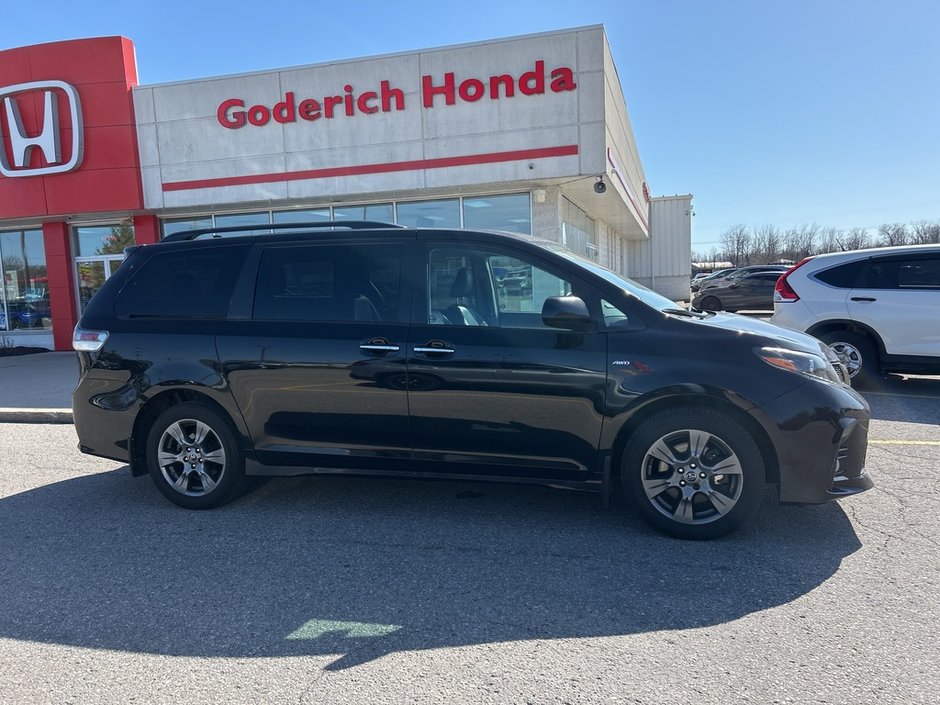 2020 Toyota Sienna SE-4