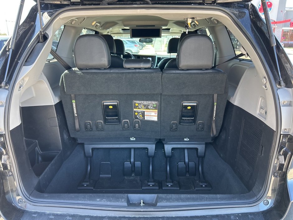 2020 Toyota Sienna SE-10