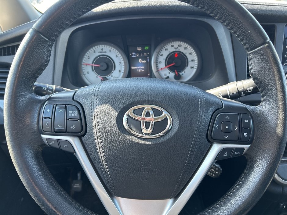 2020 Toyota Sienna SE-19