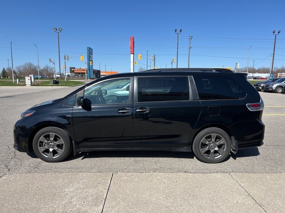 2020 Toyota Sienna SE-8