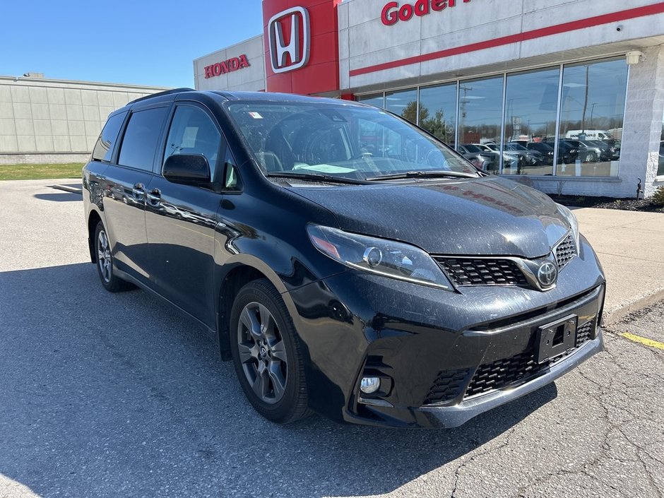 2020 Toyota Sienna SE-3