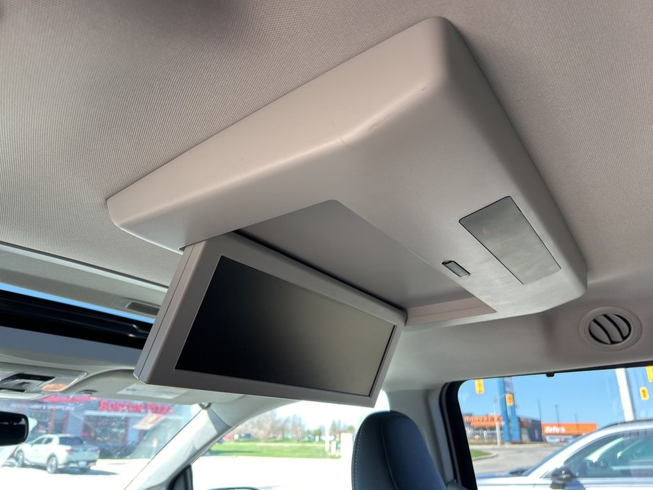2020 Toyota Sienna SE-14