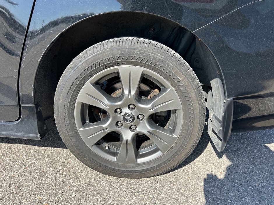 2020 Toyota Sienna SE-9