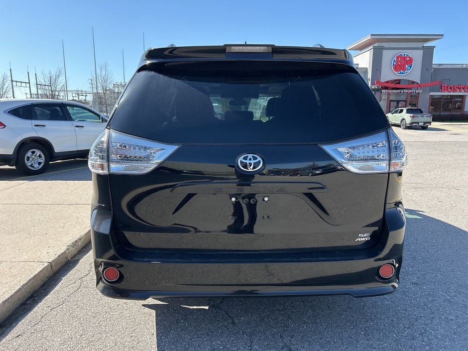 2020 Toyota Sienna SE-6
