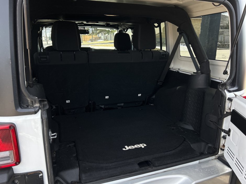 2015 Jeep Wrangler Unlimited Sahara-7