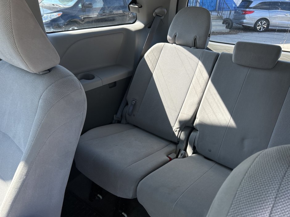 2018 Toyota Sienna 7 Passenger-10