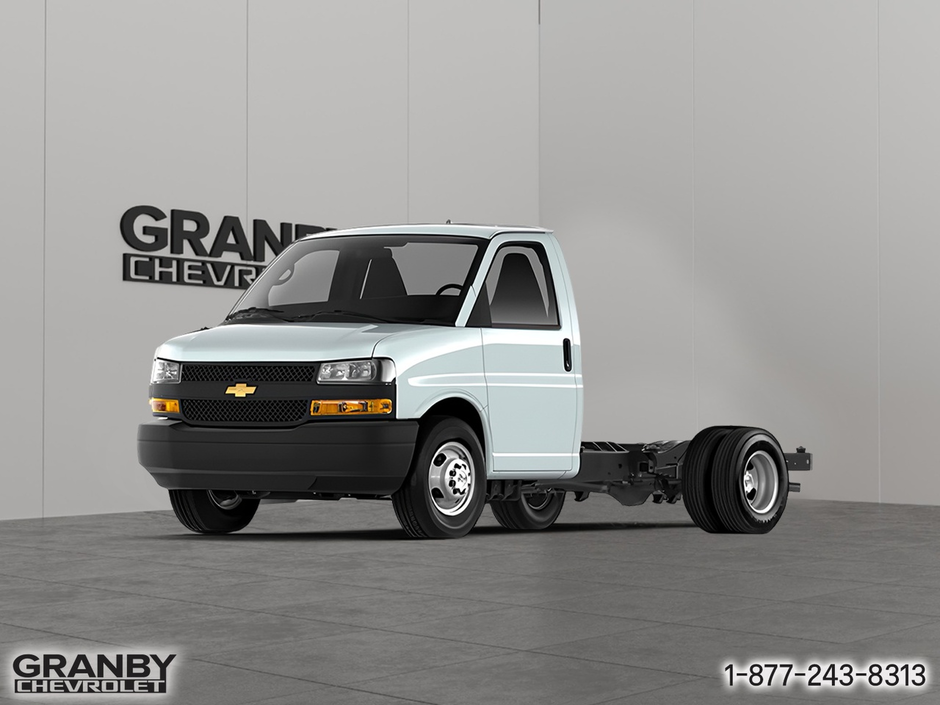 Chevrolet Express Cutaway 3500  2025 à Granby, Québec - w940px