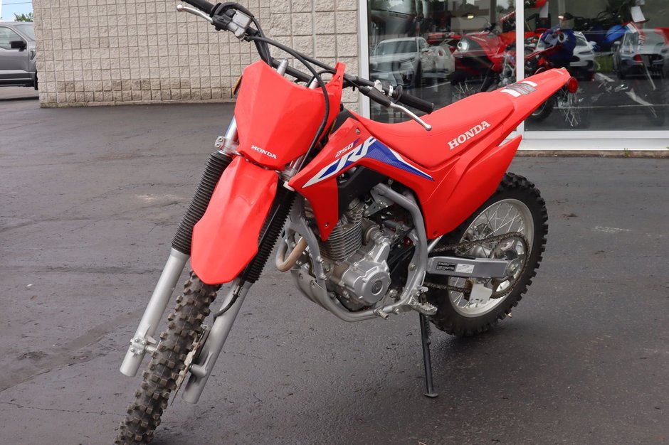 Honda CRF250  2023 à Sault Ste. Marie, Ontario - w940px