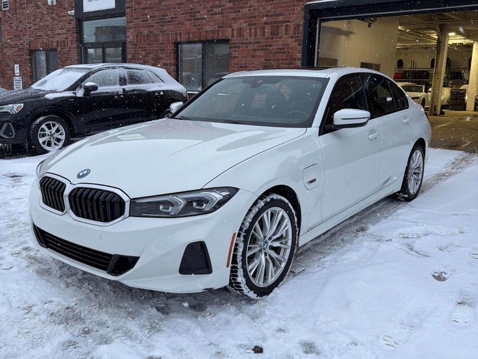 BMW 3 Series 330e xDrive Cuir Toit Ouvrant Bas Kilométrage 2023 à Terrebonne, Québec - w940px
