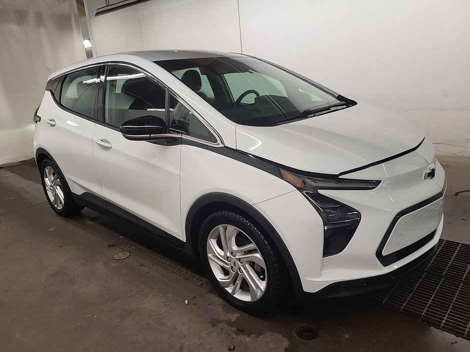 2023 Chevrolet Bolt EV 1LT bas Kilométrage in Terrebonne, Quebec - w940px