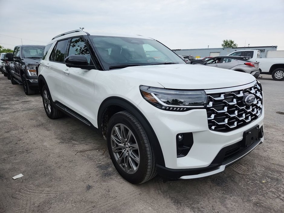 Ford Explorer Platinum Cuir Toit Pano 2025 à Terrebonne, Québec - w940px