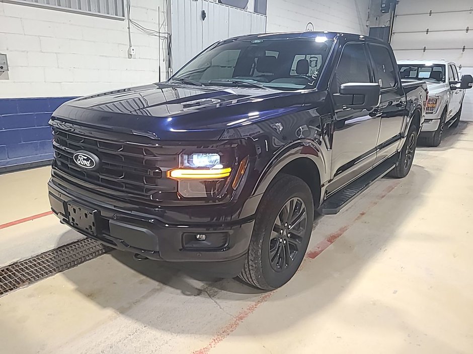 Ford F-150 XLT Crew Sport 302a 20'' Apparence Noir 2024 à Terrebonne, Québec - w940px