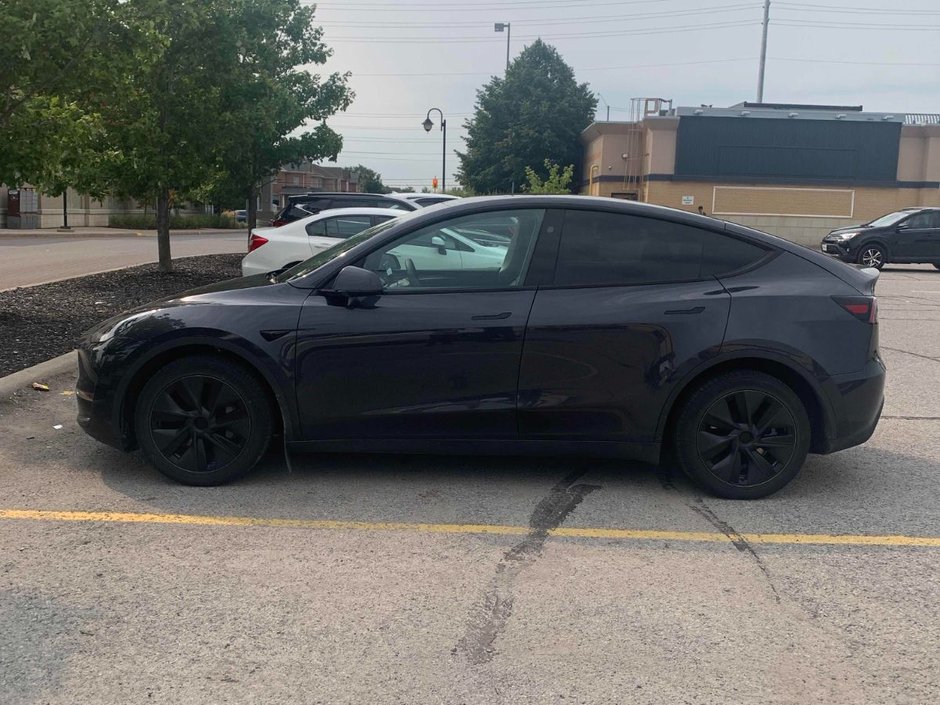 2024 Tesla Model Y Long Range in Terrebonne, Quebec - w940px