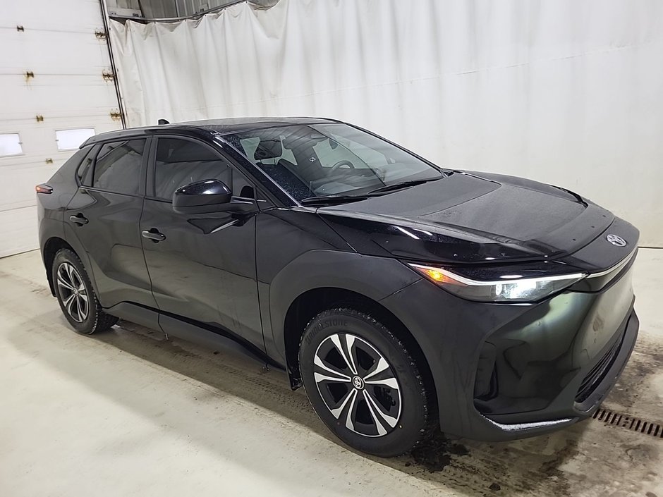 2023 Toyota bZ4X XLE AWD Toit Ouvrant in Terrebonne, Quebec - w940px