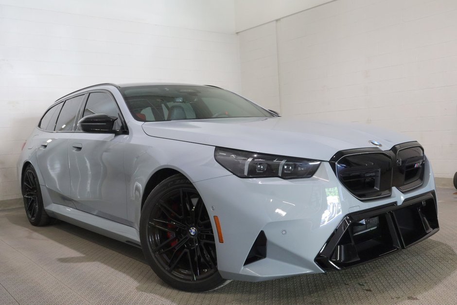 2025 BMW M5 TOURING + PHEV + TOIT DE VERRE in Terrebonne, Quebec - w940px