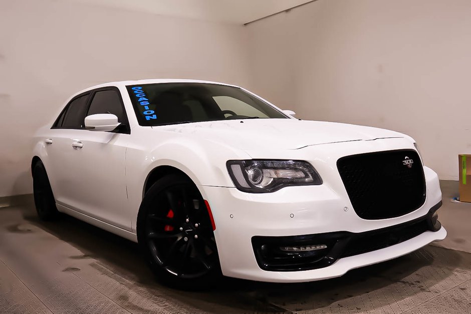 Chrysler 300 300C + RWD + V8 SRT HEMI 6.4L + TOIT OUVRANT PANO 2023 à Terrebonne, Québec - w940px