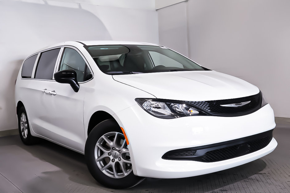 2024 Chrysler Grand Caravan SXT in Terrebonne, Quebec - w940px