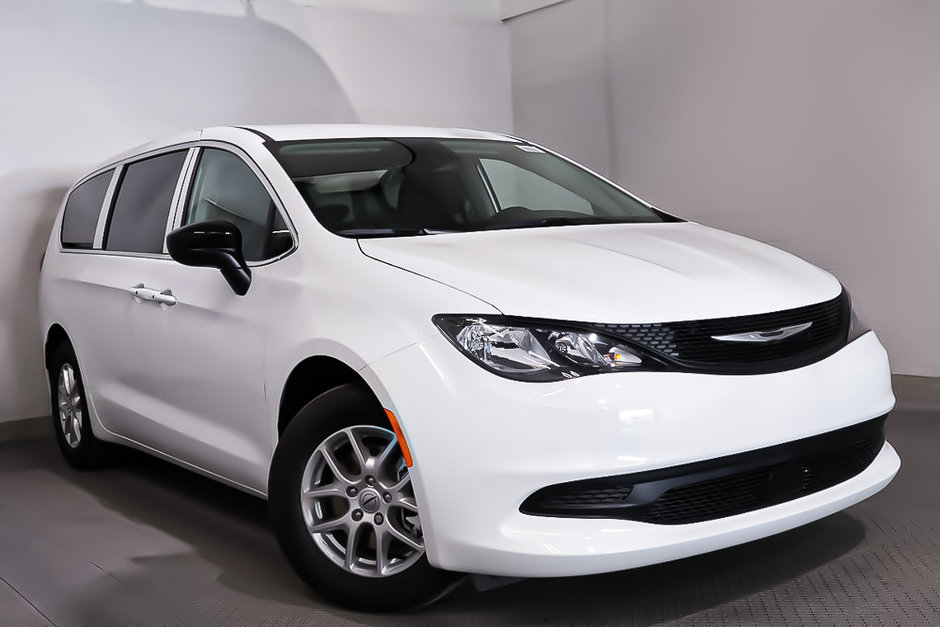 2024 Chrysler Grand Caravan SXT in Terrebonne, Quebec - w940px