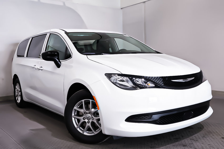 2024 Chrysler Grand Caravan SXT in Terrebonne, Quebec - w940px