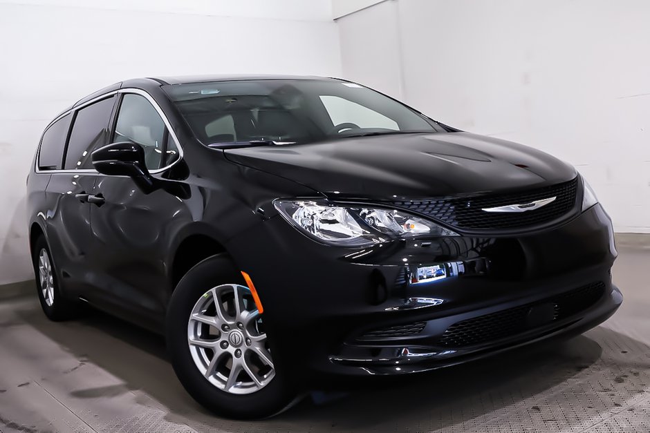 2026 Chrysler Grand Caravan SXT in Terrebonne, Quebec - w940px