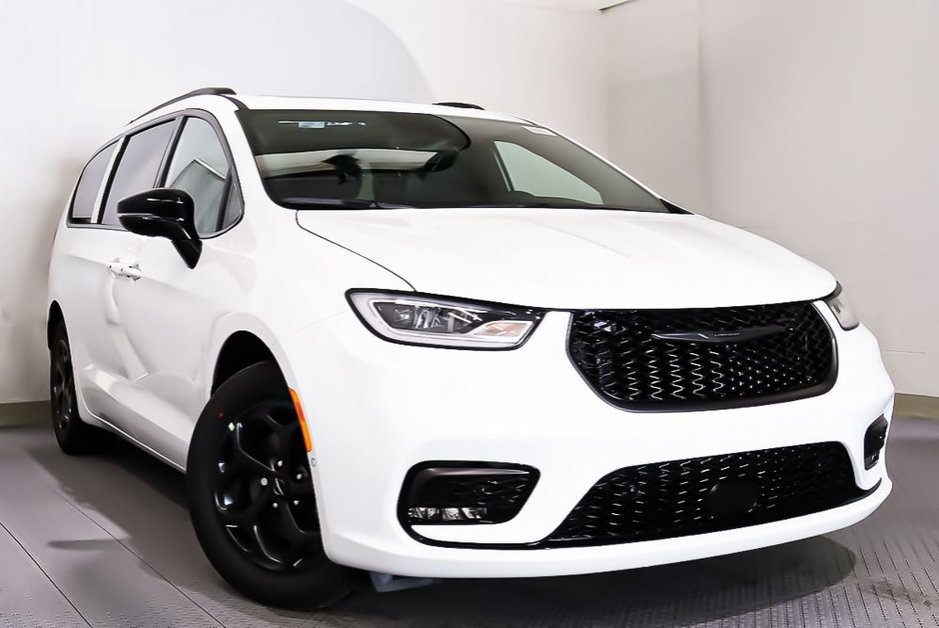 2024 Chrysler Pacifica Hybrid PREMIUM SELECT + ALLURE S + TOIT OUVRANT PANO in Terrebonne, Quebec - w940px