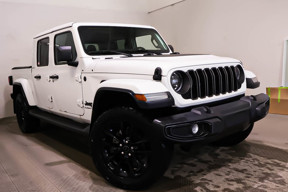 2024 Jeep Gladiator SPORT NIGHTHAWK + 4X4 + TOIT RIGIDE in Terrebonne, Quebec - w940px