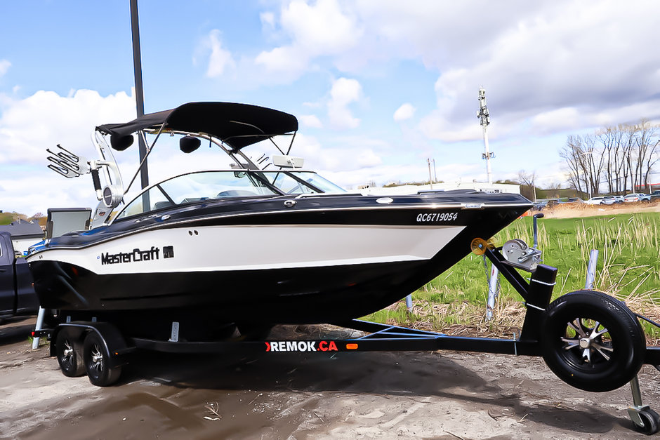 2018 Mastercraft XT23 OPEN DECK + CUIR in Terrebonne, Quebec - w940px