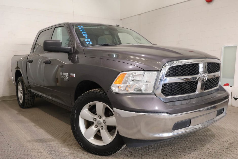 2023 Ram 1500 Classic SLT + 4X4 + CREW CAB + V8 HEMI 5.7L in Terrebonne, Quebec - w940px