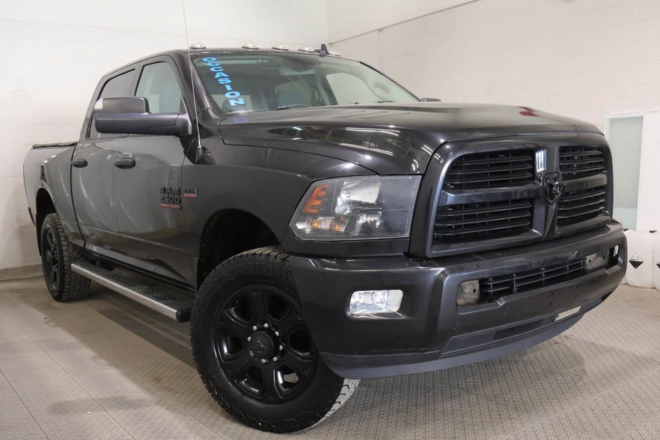 Ram 2500 SLT + 4X4 + CREW CAB + V8 HEMI 6.4L + ALLURE NOIRE 2018 à Terrebonne, Québec - w940px