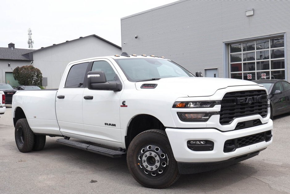 2026 Ram 3500 BIG HORN in Terrebonne, Quebec - w940px