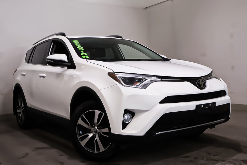Toyota RAV4 XLE + AWD + TOIT OUVRANT 2018 à Terrebonne, Québec - w940px