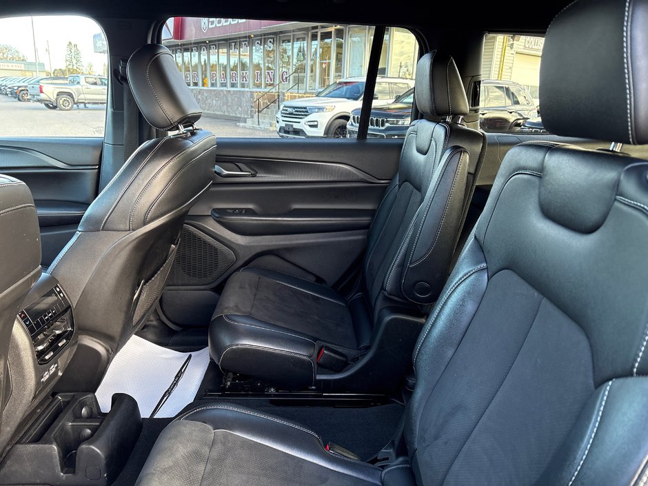 2023 Jeep Grand Cherokee L Altitude-17