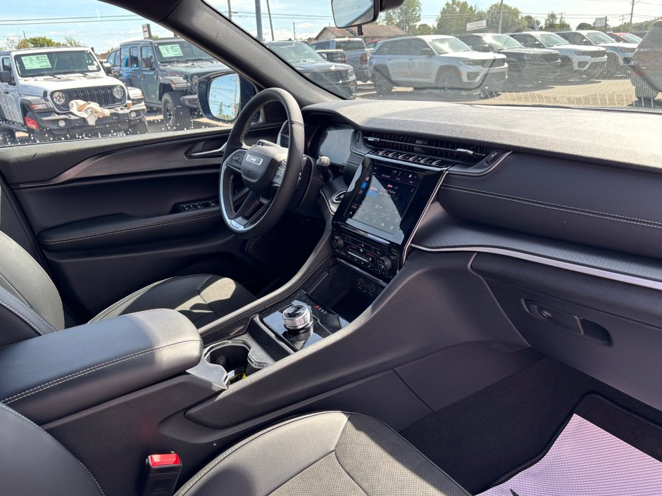 2025 Jeep Grand Cherokee L ALTITUDE-12