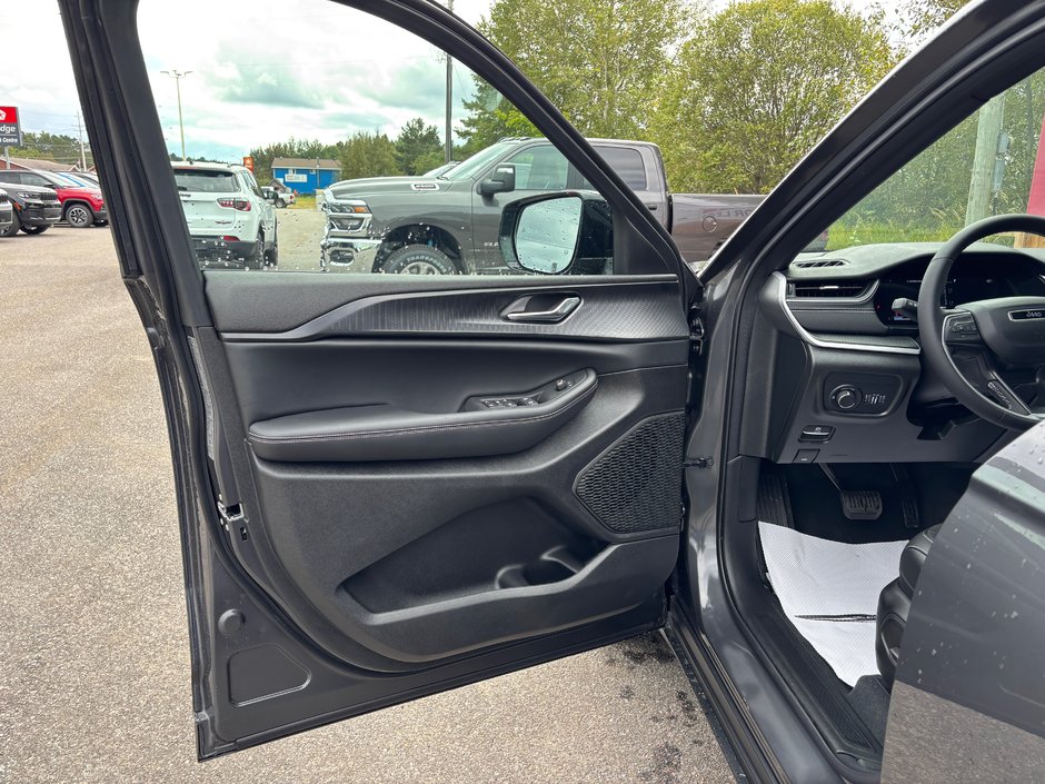 2025 Jeep Grand Cherokee LAREDO ALTITUDE-8