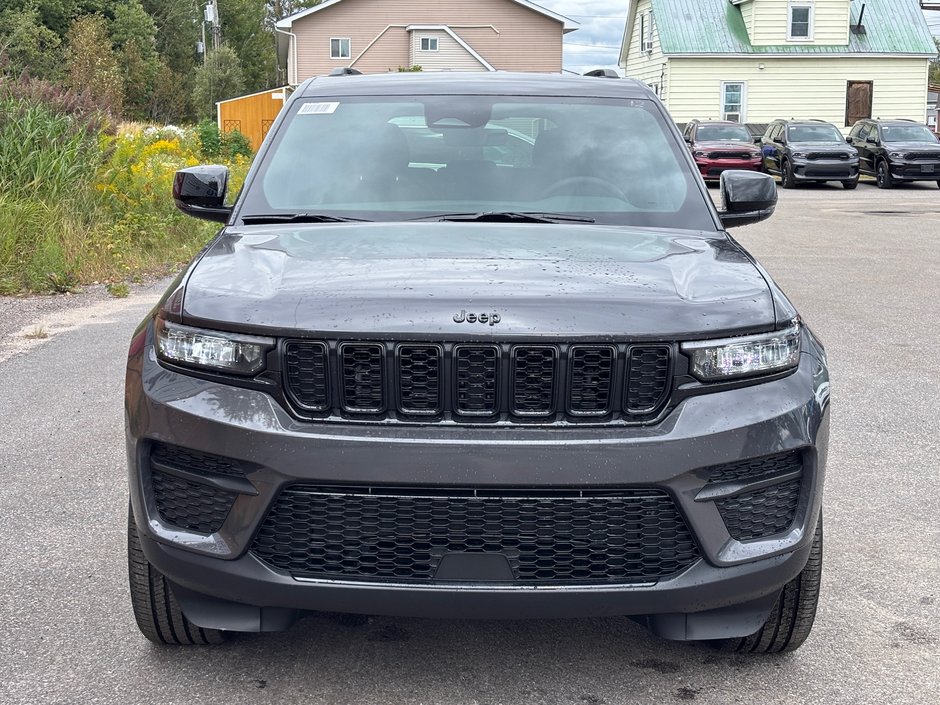 2025 Jeep Grand Cherokee LAREDO ALTITUDE-2