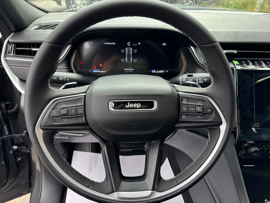 2025 Jeep Grand Cherokee LAREDO ALTITUDE-10