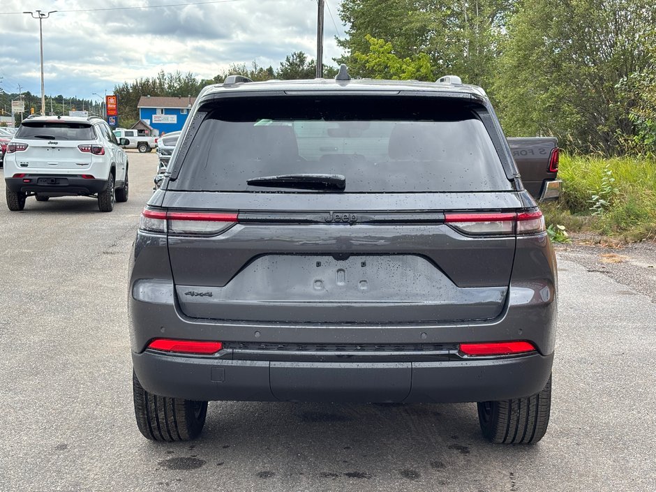 2025 Jeep Grand Cherokee LAREDO ALTITUDE-5