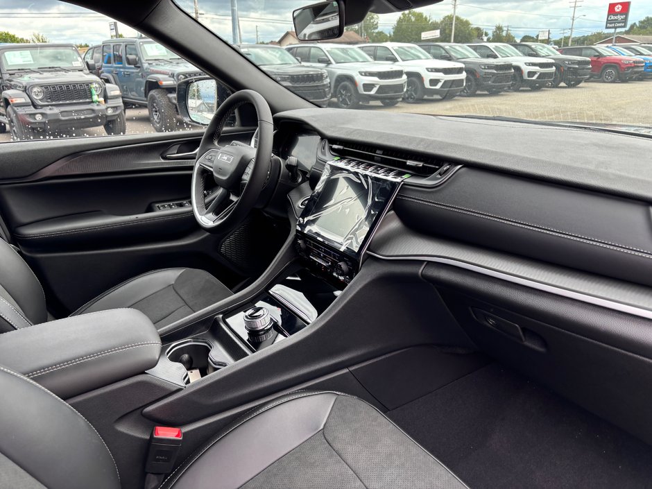 2025 Jeep Grand Cherokee LAREDO ALTITUDE-13