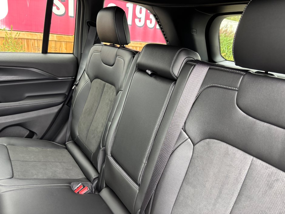2025 Jeep Grand Cherokee LAREDO ALTITUDE-19