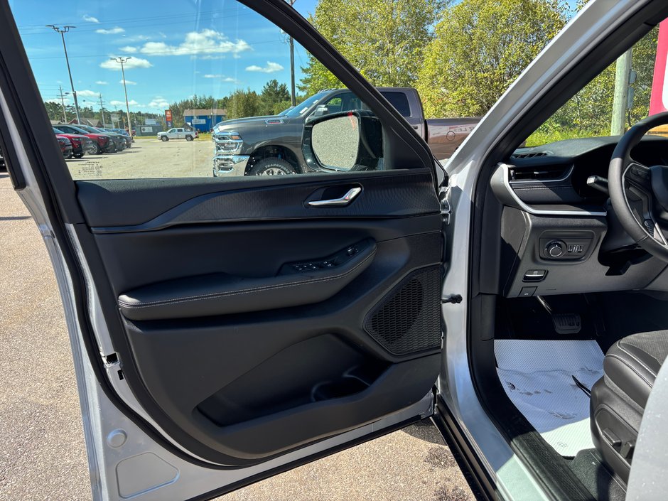 2025 Jeep Grand Cherokee LAREDO ALTITUDE-7