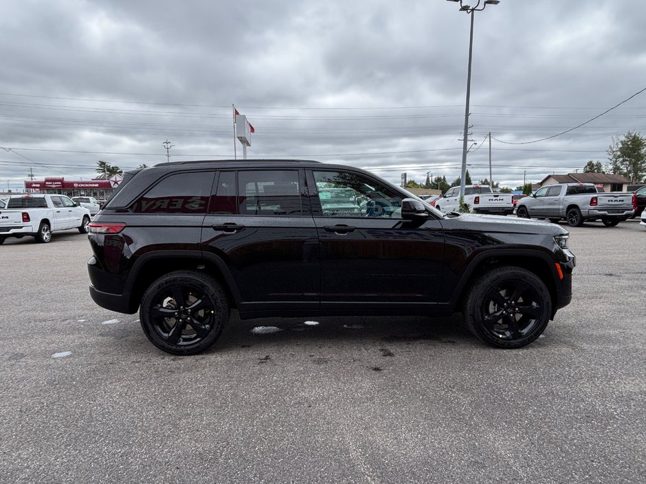 2025 Jeep Grand Cherokee LAREDO ALTITUDE-3