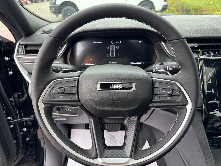 2025 Jeep Grand Cherokee LAREDO ALTITUDE-10