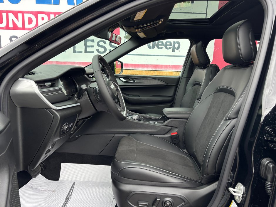 2025 Jeep Grand Cherokee LAREDO ALTITUDE-9