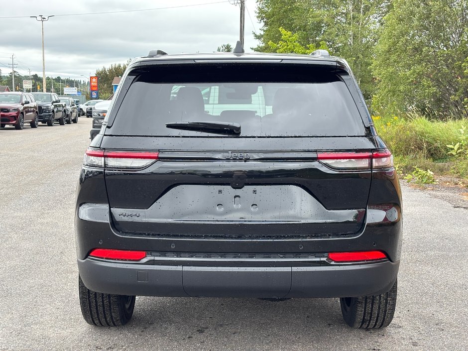 2025 Jeep Grand Cherokee LAREDO ALTITUDE-5