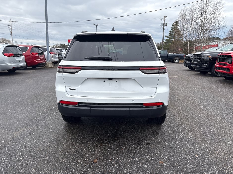 2025 Jeep Grand Cherokee LAREDO ALTITUDE-6