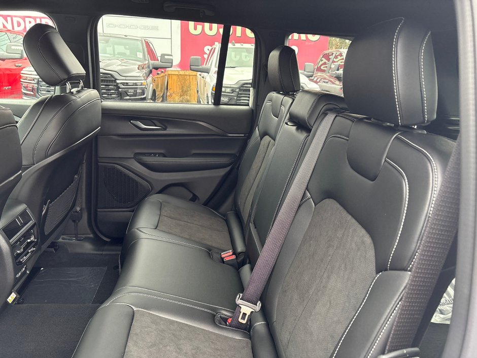 2025 Jeep Grand Cherokee LAREDO ALTITUDE-9