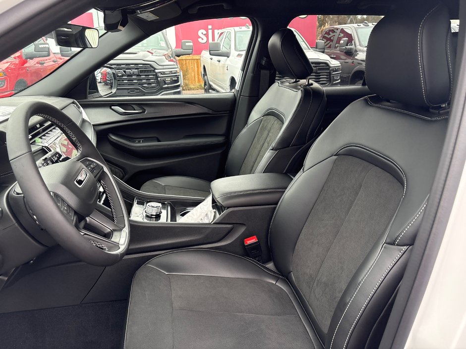 2025 Jeep Grand Cherokee LAREDO ALTITUDE-10