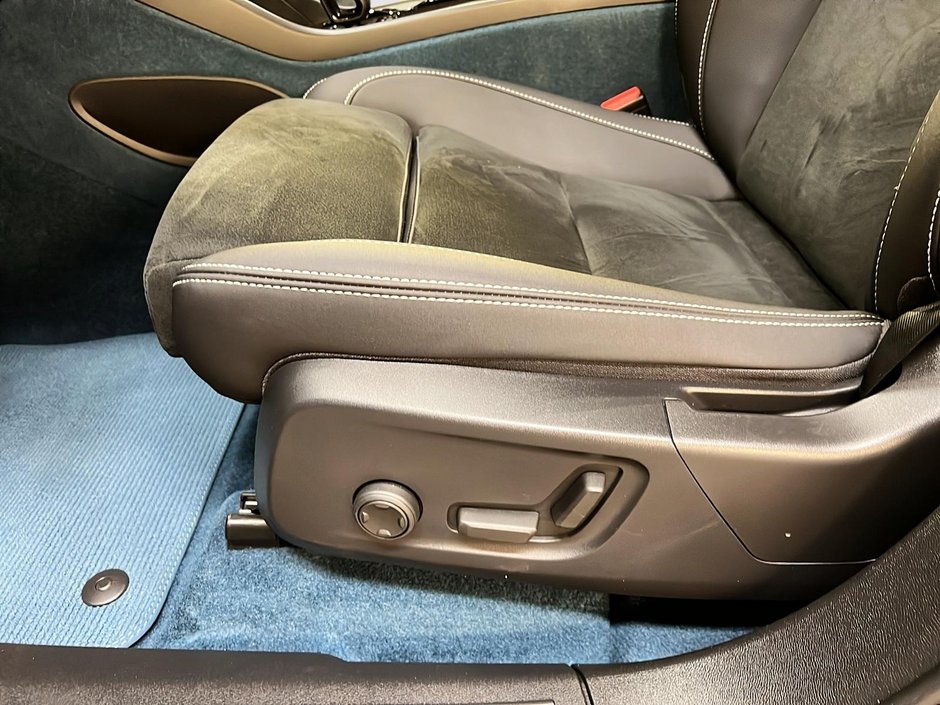 2023 Volvo C40 TWIN RECHARGE ULTIMATE 4RM-23